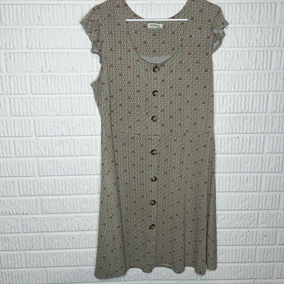Monteau Dresses & Skirts - Monteau Green Floral Dress